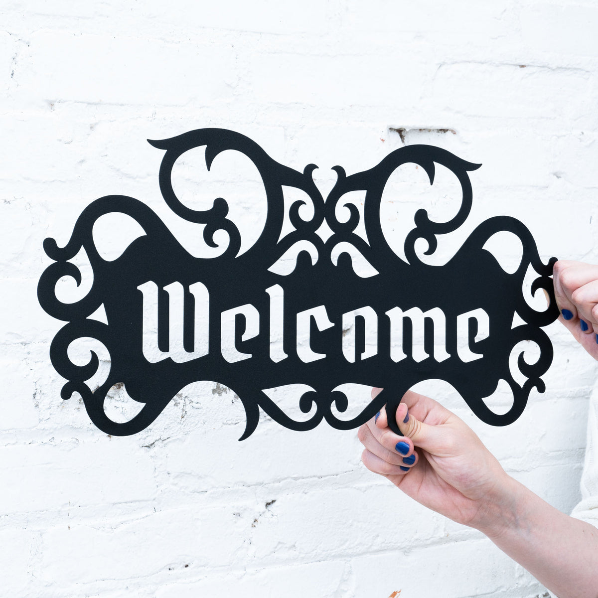 Gothic Welcome Doorplate – Halloween Metal Sign for Front Door